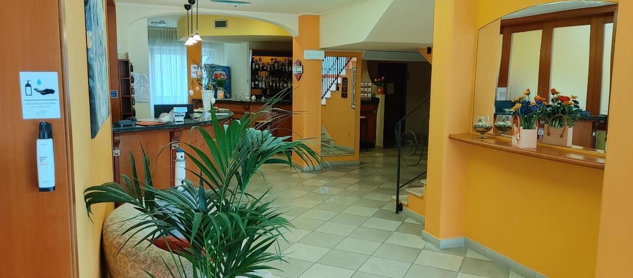 Hotel Adriatico Bellaria-Igea Marina Exterior foto