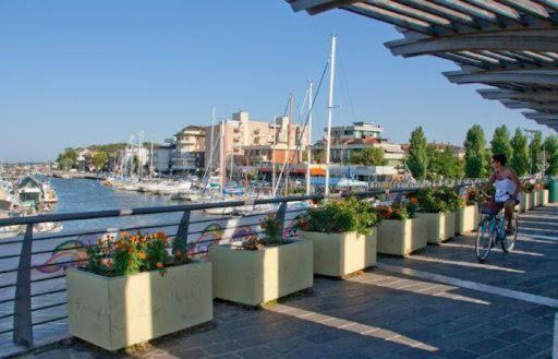 Hotel Adriatico Bellaria-Igea Marina Exterior foto